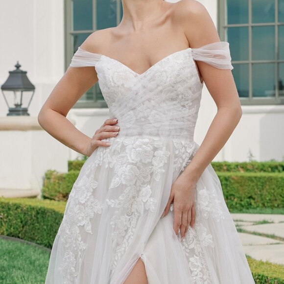 New Off The Shoulder White Bridal Gown w/ Floral Lace & Layered Skirt NX JE953 - Picture 4 of 11